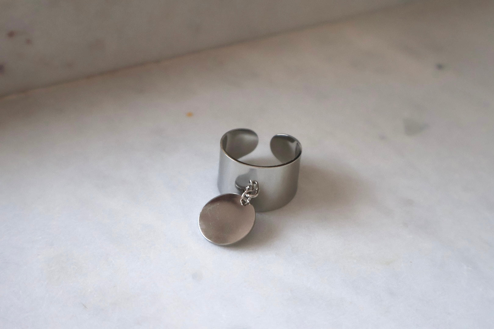 Bague avec pastille argentée MÉLANIE