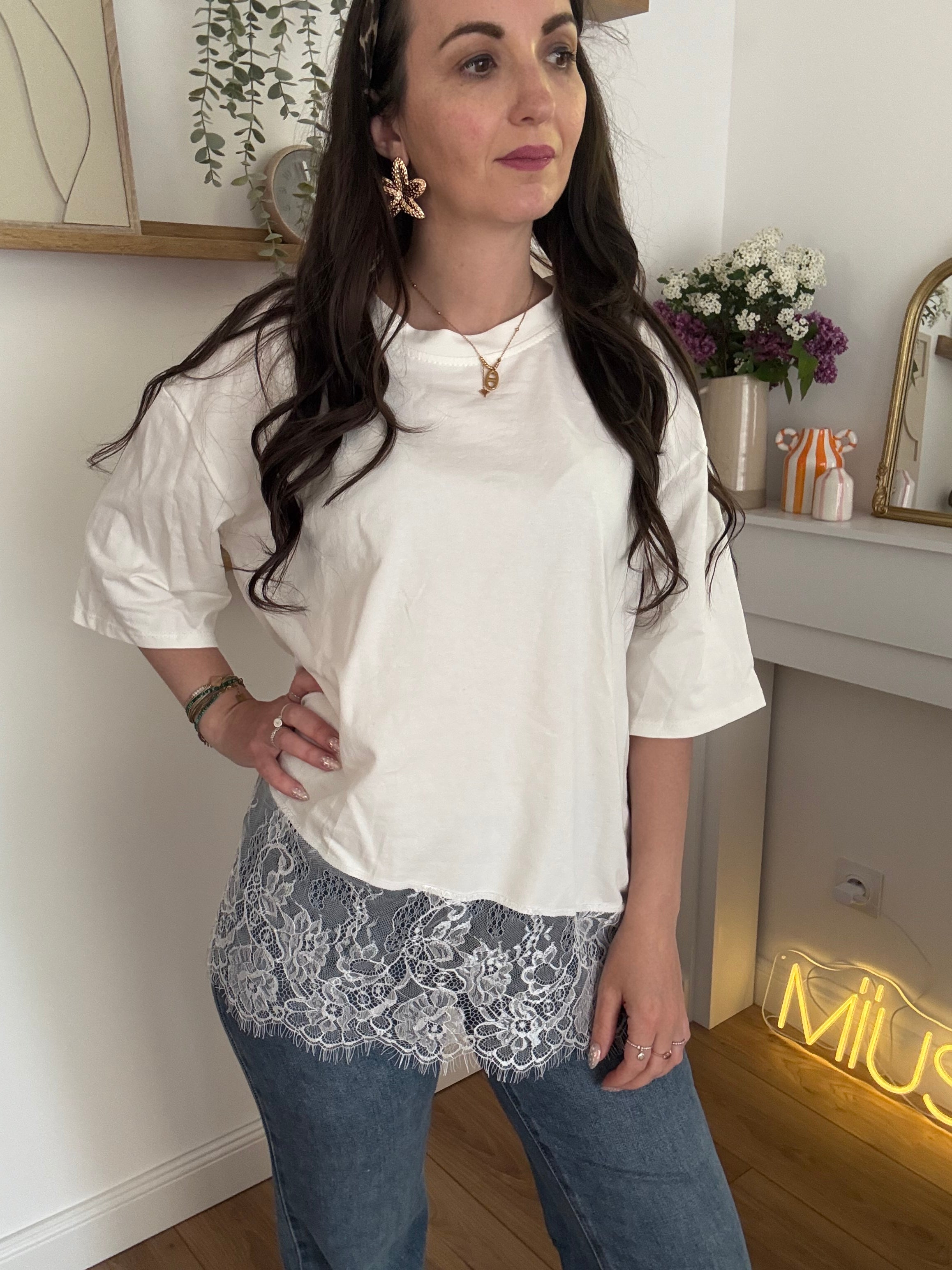 T-shirt MARINA Avec Dentelle Sur Le Bas Blanc