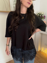 T-shirt MARINA Avec Dentelle Sur Le Bas Noir