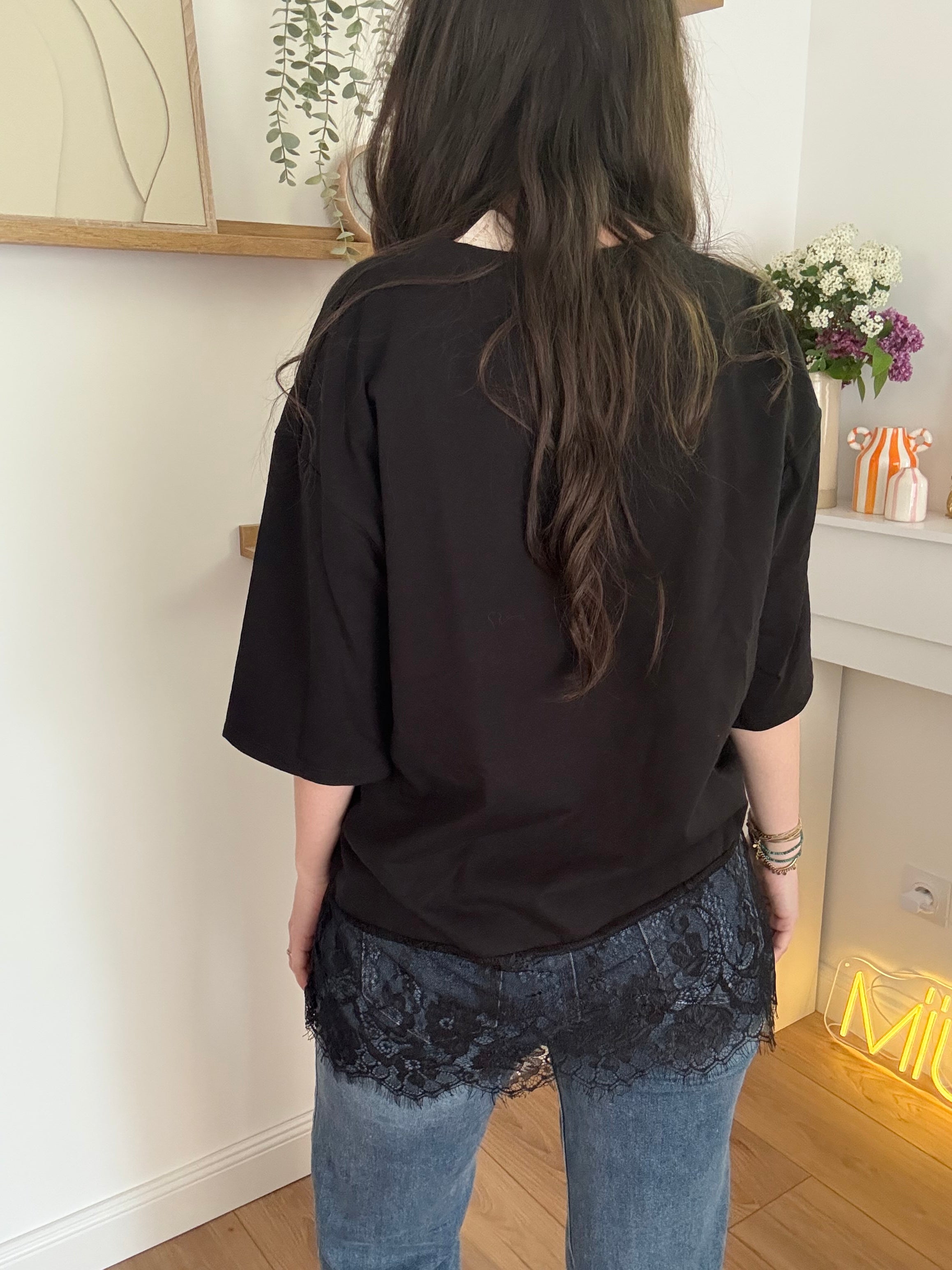 T-shirt MARINA Avec Dentelle Sur Le Bas Noir