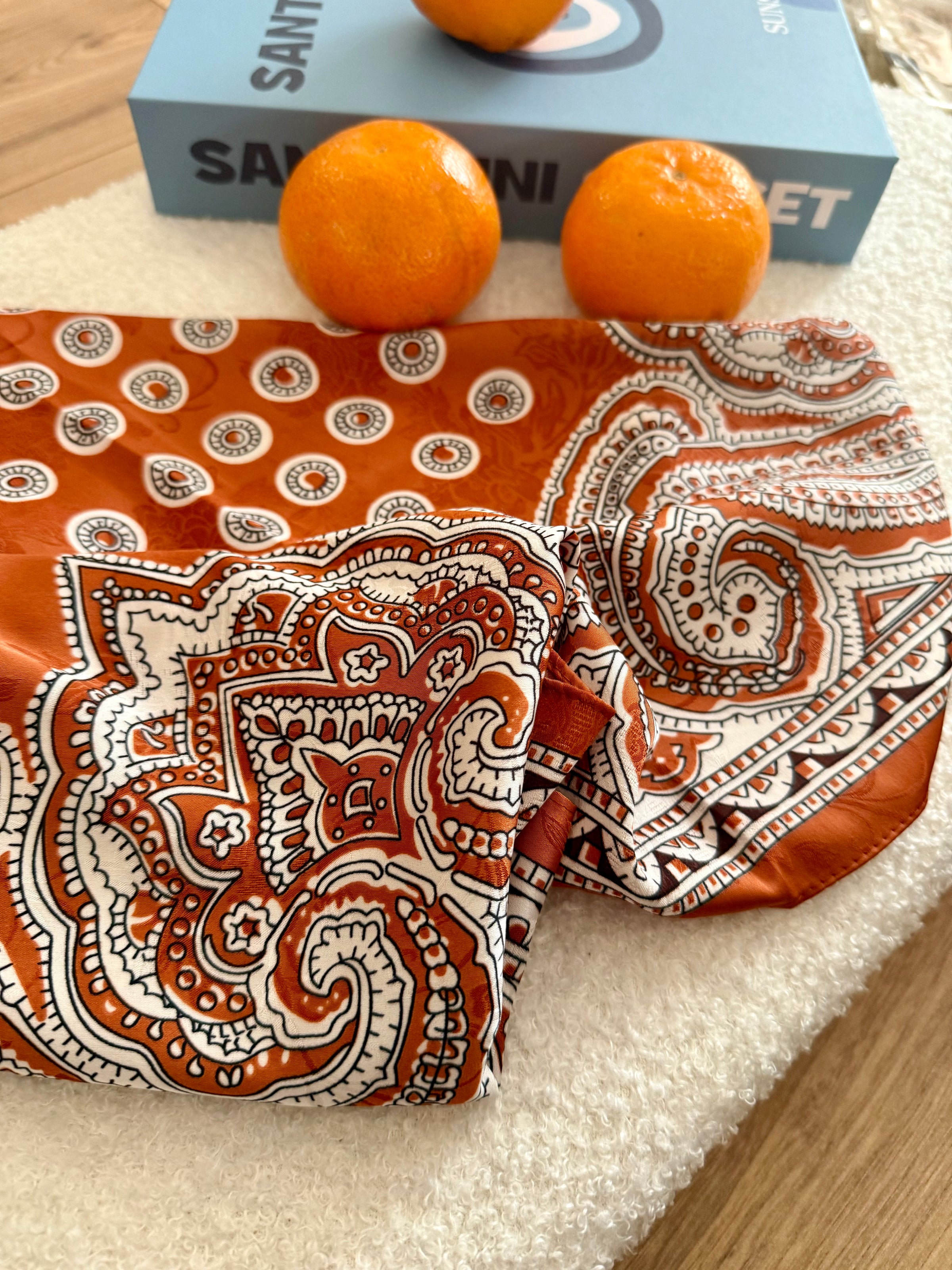 Foulard Carré IRA en Satin Jacquard