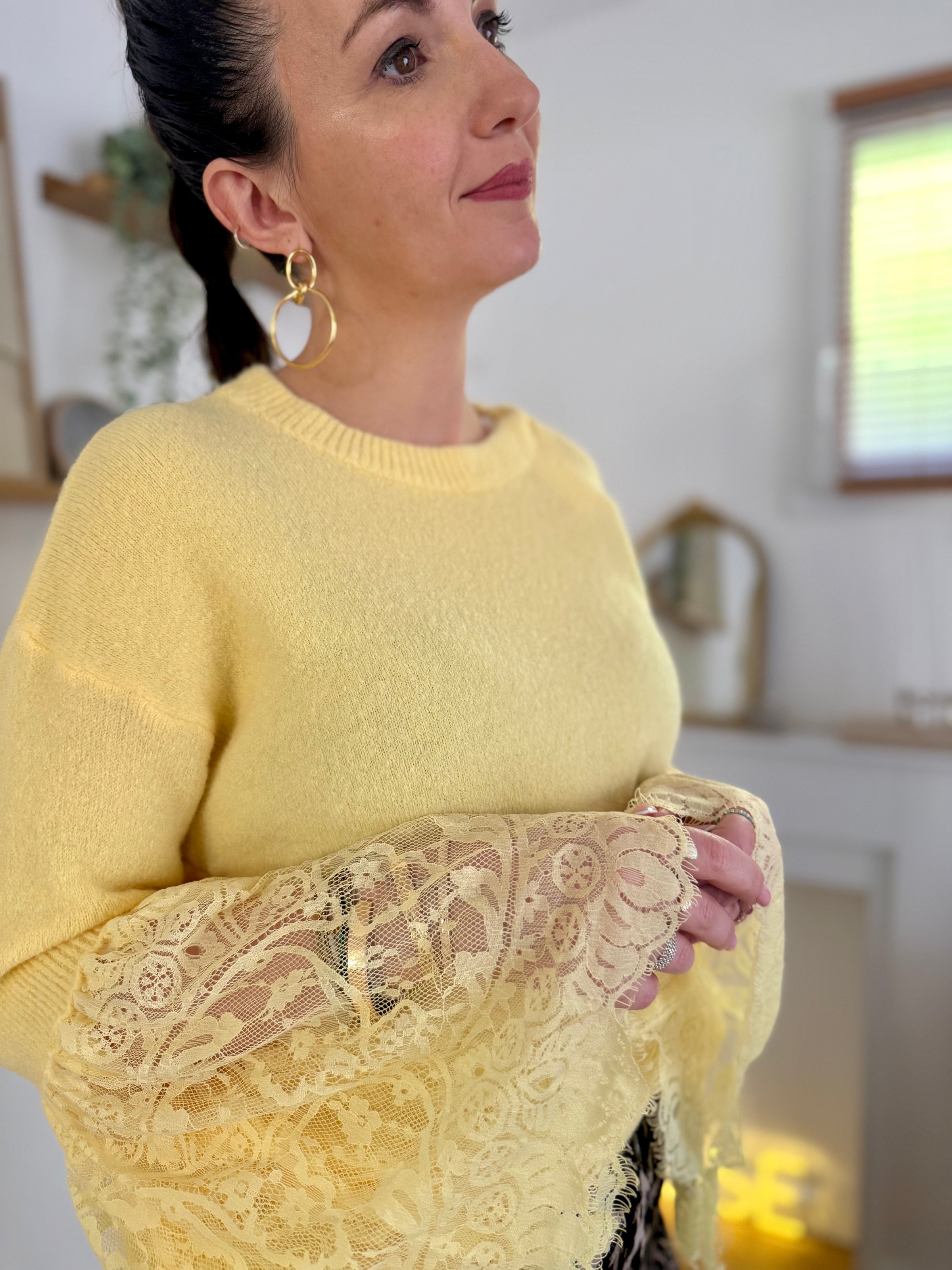 Pull doux manches en dentelle ALMA