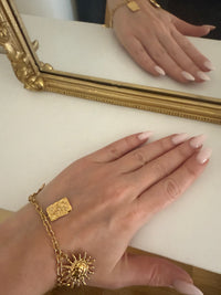 Bracelet avec breloques doré CARRIE