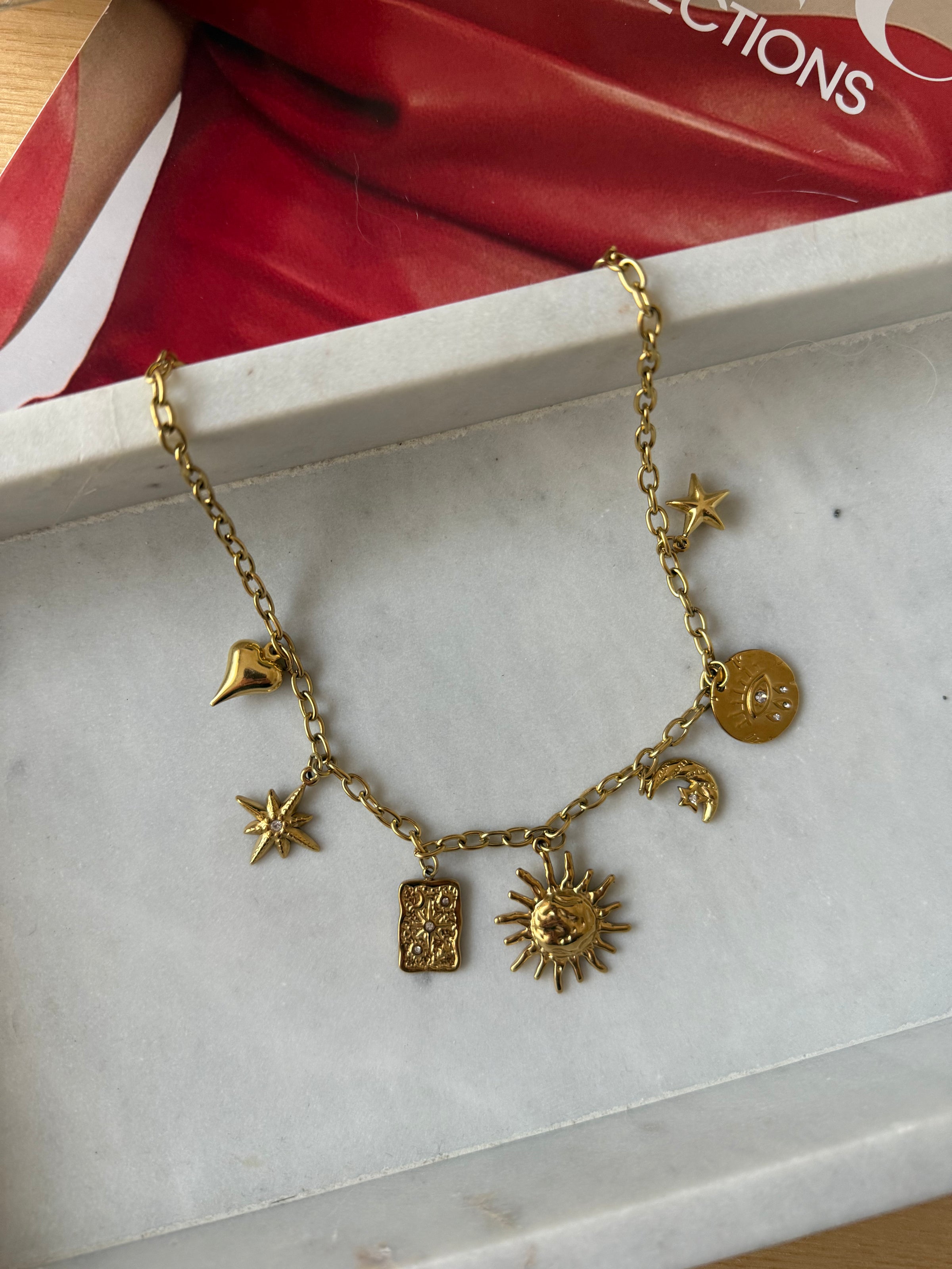 Collier doré avec breloques CARRIE