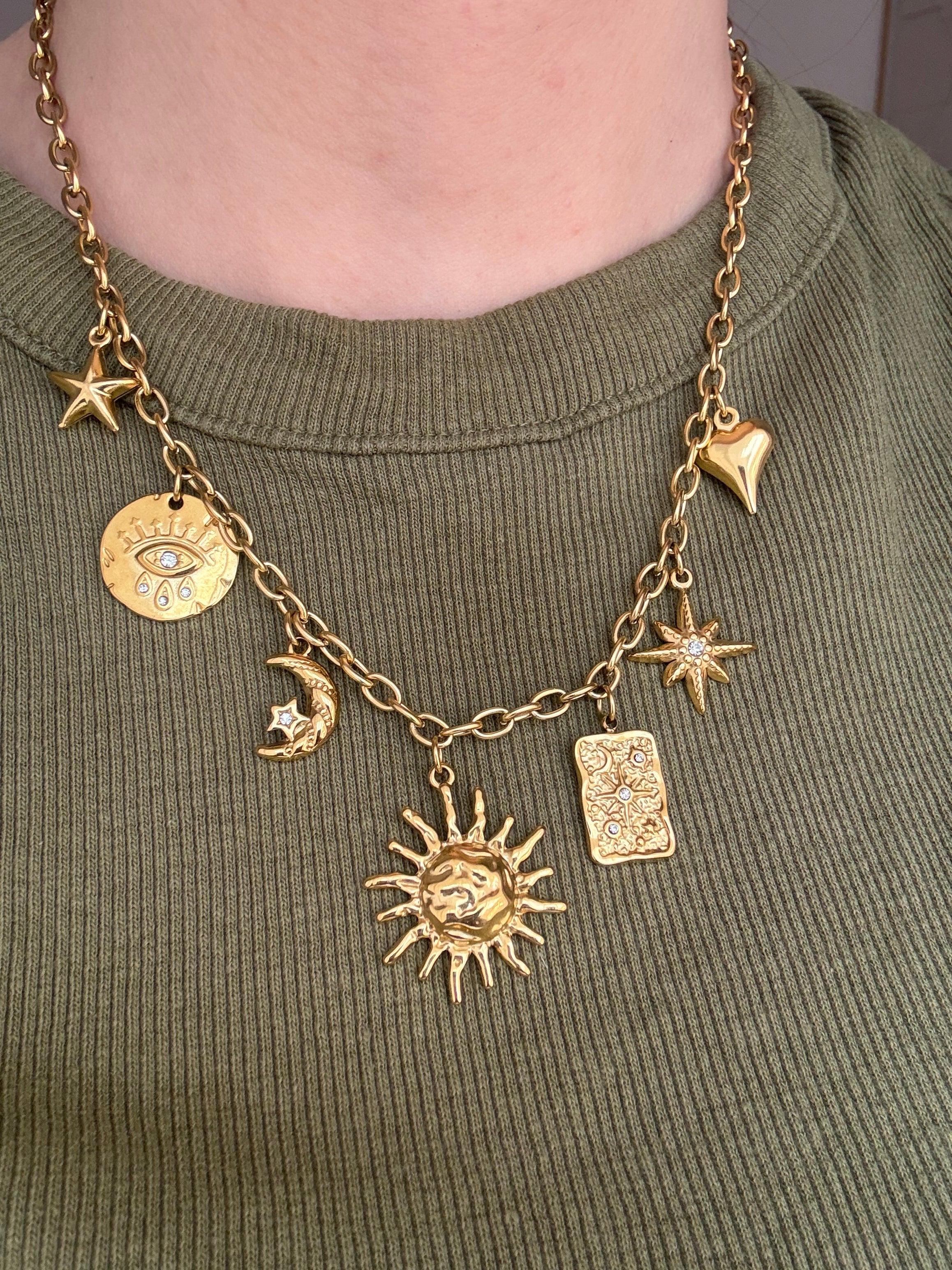 Collier doré avec breloques CARRIE