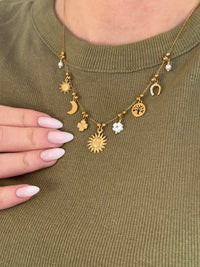 Collier en acier doré avec breloques MÉLIA