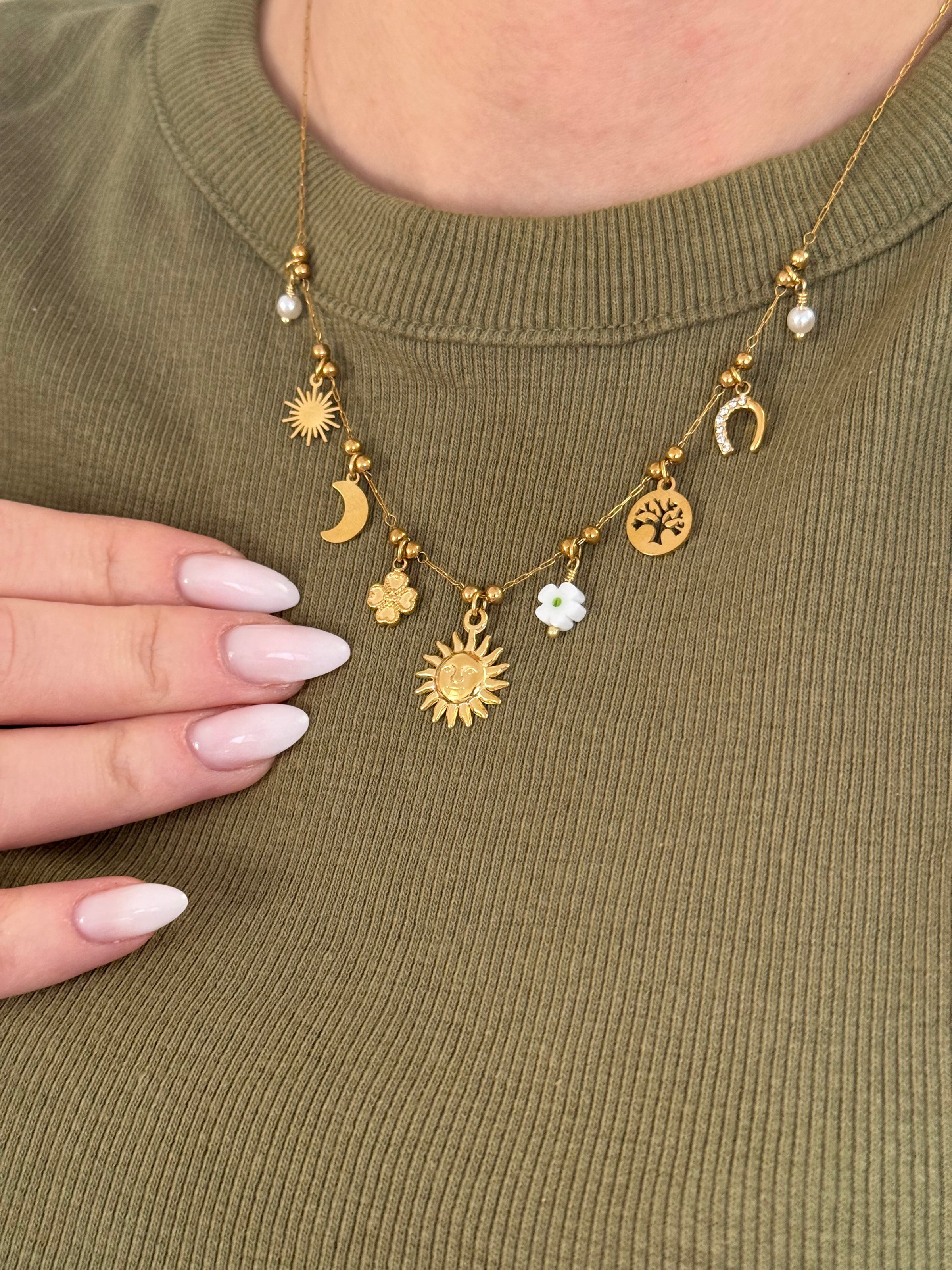 Collier en acier doré avec breloques MÉLIA