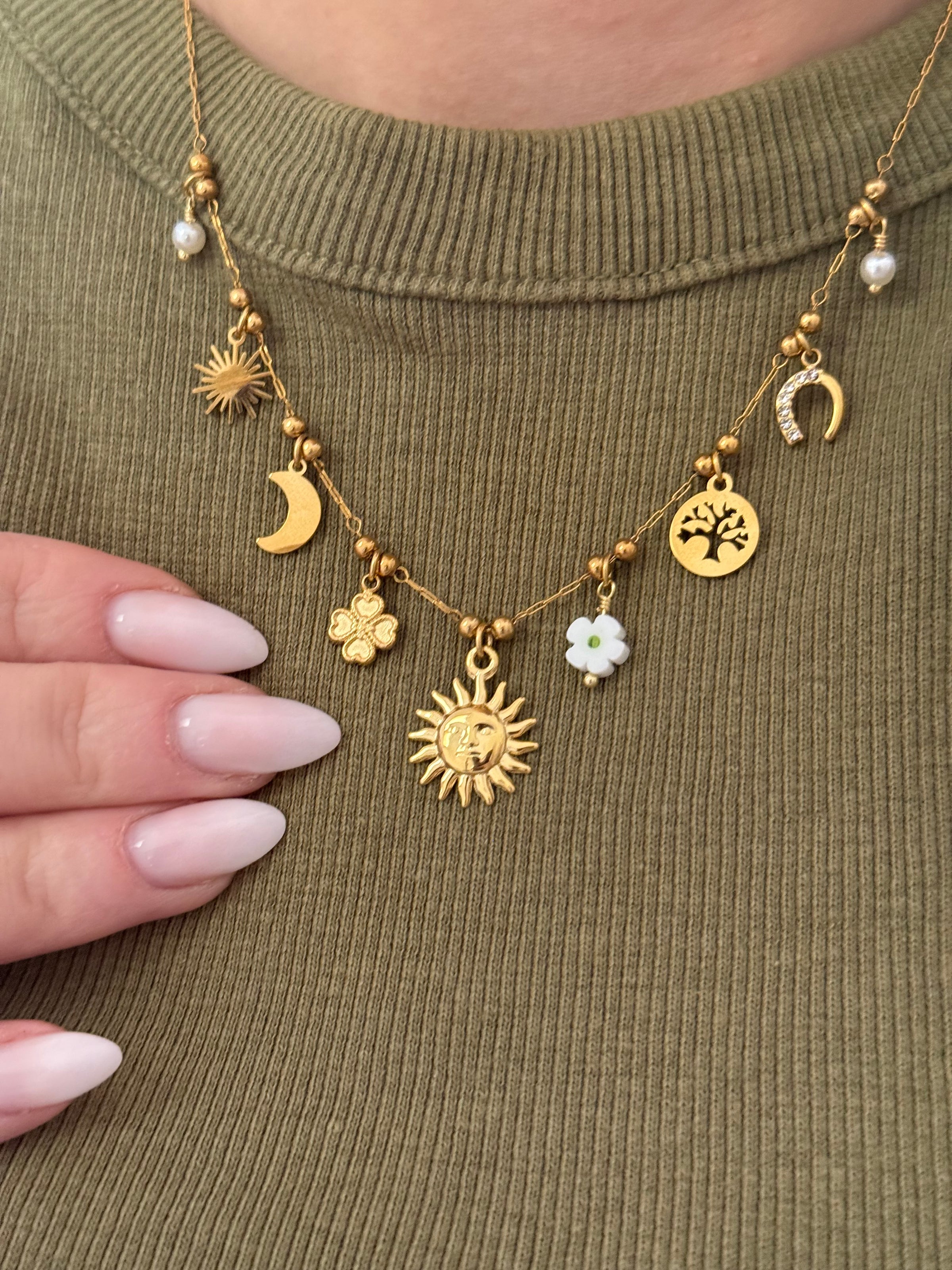 Collier en acier doré avec breloques MÉLIA
