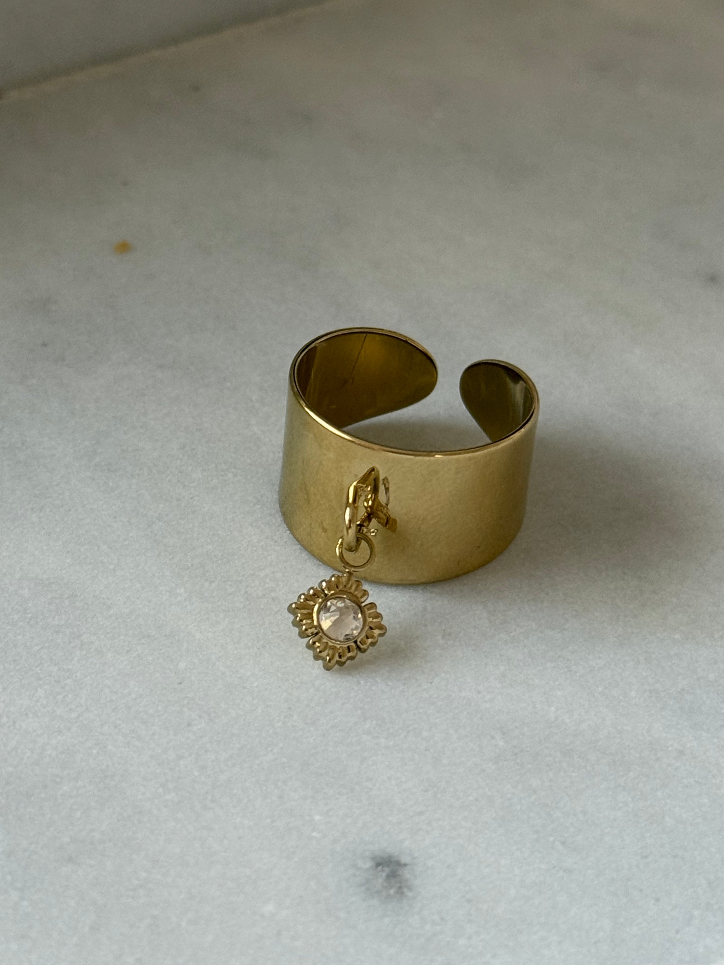 Bague dorée avec pampille MELISSA